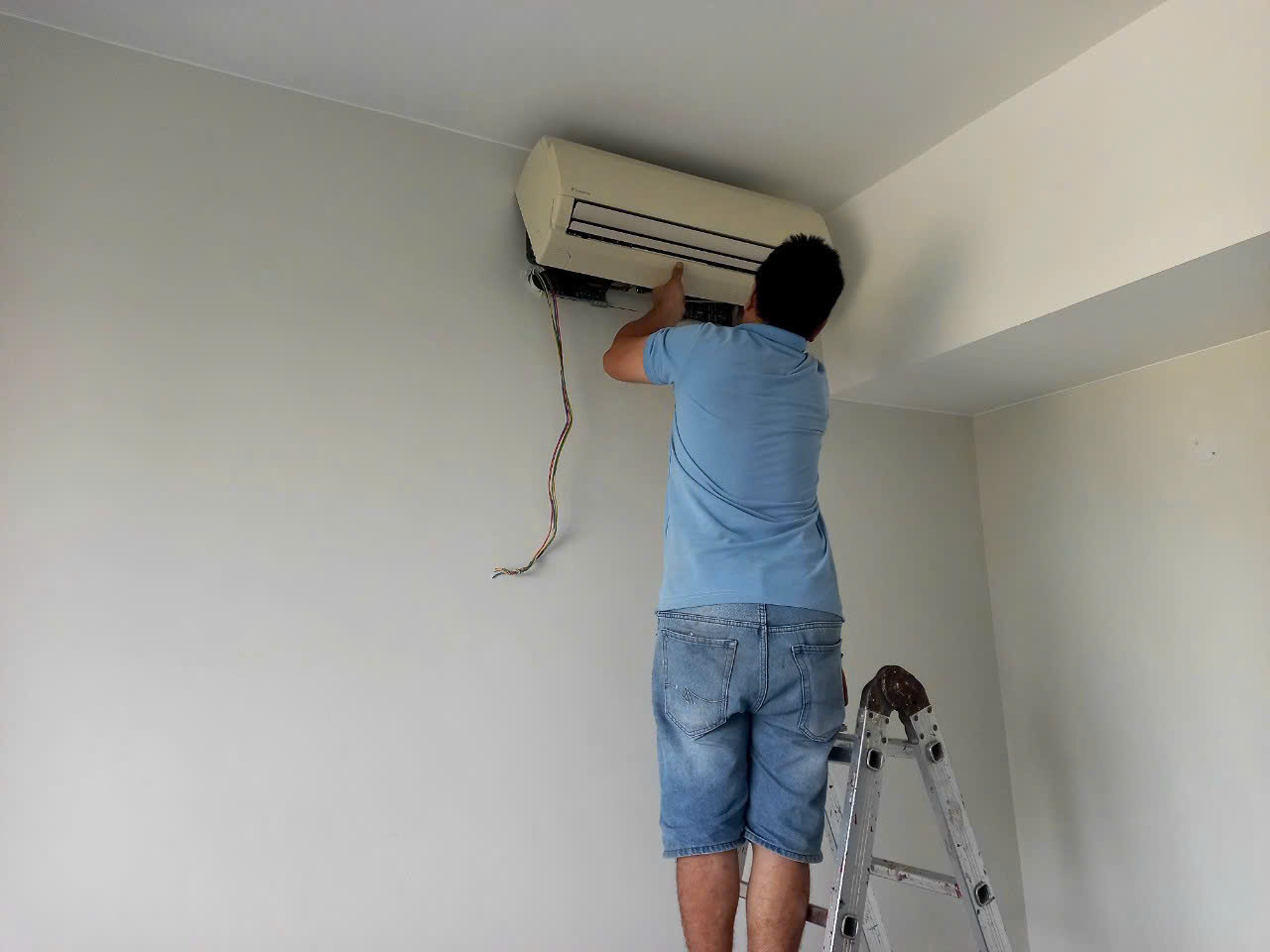 Thu Mua Máy Lạnh Cũ Giá Cao Tại Sài Gòn – Có Mặt Nhanh